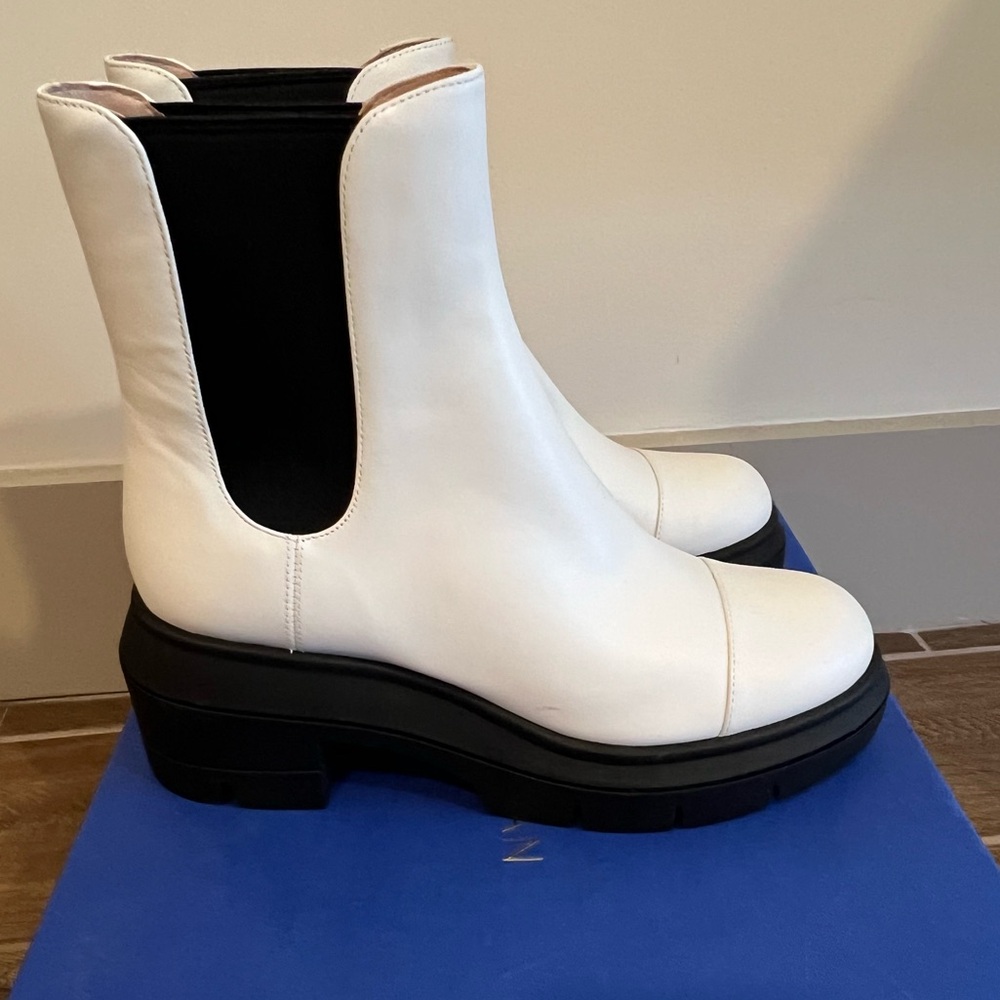 Stuart Weitzman - norah bootie in white size 37.5